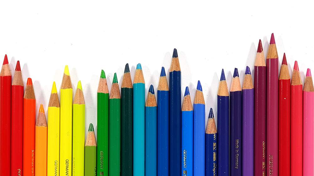 Colored pencils sorted in rainbow order. Best blending colored pencils.